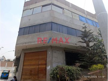 Venta de Casa en Cangallo SJL - Excelente Ubicación

 Hermosa casa en venta de 119.80 m² con todo lo que necesitas para vivir cómodamente. Ubicada a