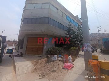 Venta de Casa en Cangallo SJL - Excelente Ubicación

 Hermosa casa en venta de 119.80 m² con todo lo que necesitas para vivir cómodamente. Ubicada a