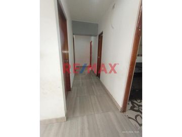 Venta de Casa en Cangallo SJL - Excelente Ubicación

 Hermosa casa en venta de 119.80 m² con todo lo que necesitas para vivir cómodamente. Ubicada a