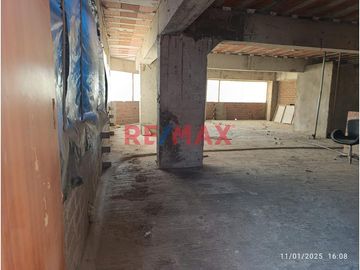 Venta de Casa en Cangallo SJL - Excelente Ubicación

 Hermosa casa en venta de 119.80 m² con todo lo que necesitas para vivir cómodamente. Ubicada a