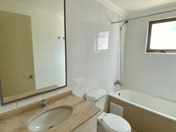 Casa 4 dorm. Ayres de Chicureo, Condominio Las Palmas Colina