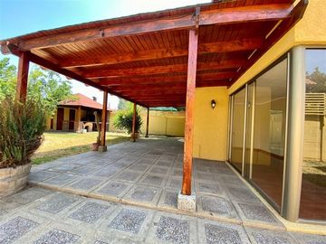 Casa 4 dorm. Ayres de Chicureo, Condominio Las Palmas Colina