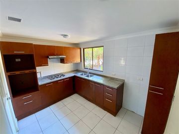 Casa 4 dorm. Ayres de Chicureo, Condominio Las Palmas Colina