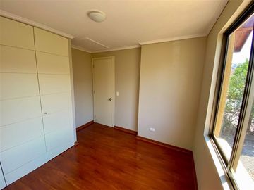 Casa 4 dorm. Ayres de Chicureo, Condominio Las Palmas Colina