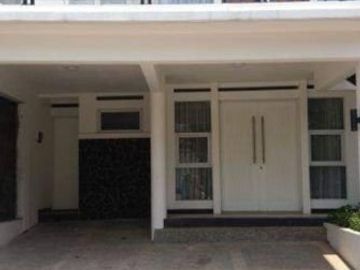Cluster mewah di wilayah selatan Jakarta dengan lingkungan yang asri dan nyaman