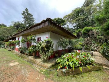 casa campestre en arriendo/venta en dapa parcelación hacienda los morales. Cod A108312