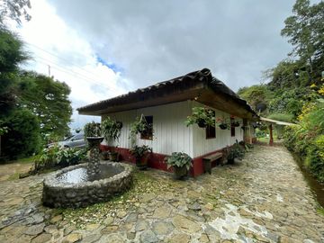 casa campestre en arriendo/venta en dapa parcelación hacienda los morales. Cod A108312