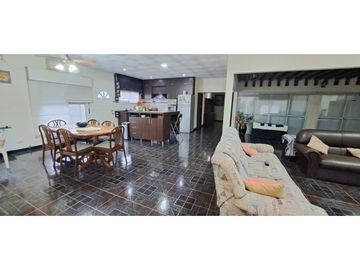 Venta de casa en Libertador San Martin.