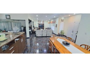 Venta de casa en Libertador San Martin.