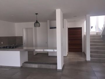 Preciosa Residencia en Bio Grand Juriquilla, 3 Recamaras, Jardín, Alberca, LUJO