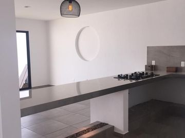 Preciosa Residencia en Bio Grand Juriquilla, 3 Recamaras, Jardín, Alberca, LUJO