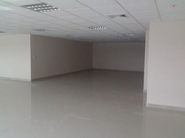 Local Comercial Alquiler o Venta de 540 m2 Parque Empresarial Colon