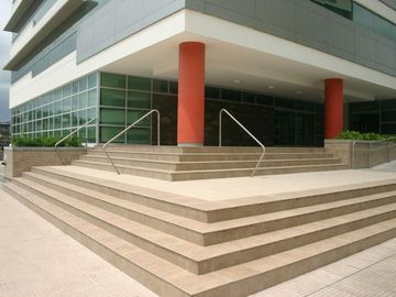 Local Comercial Alquiler o Venta de 540 m2 Parque Empresarial Colon