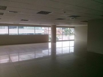 Local Comercial Alquiler o Venta de 540 m2 Parque Empresarial Colon