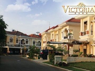RUMAH MEWAH DITELUK JAMBE KARAWANG DEKET TOL