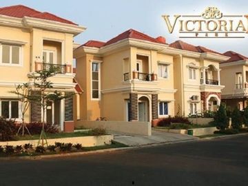 RUMAH MEWAH DITELUK JAMBE KARAWANG DEKET TOL