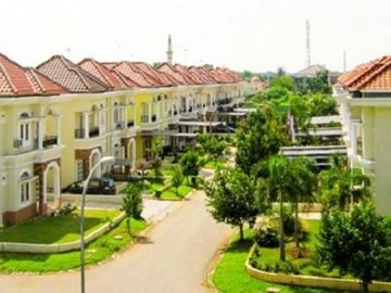 RUMAH MEWAH DITELUK JAMBE KARAWANG DEKET TOL