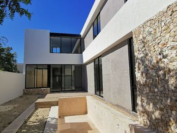 Casa en venta en Privada  al norte de Mérida   4 habitaciones