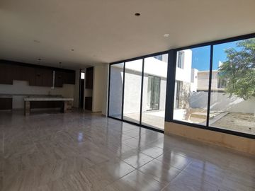 Casa en venta en Privada  al norte de Mérida   4 habitaciones