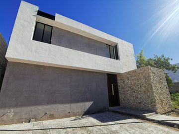 Casa en venta en Privada  al norte de Mérida   4 habitaciones