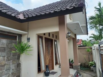 The house on the Adisucipto road complex