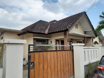 The house on the Adisucipto road complex