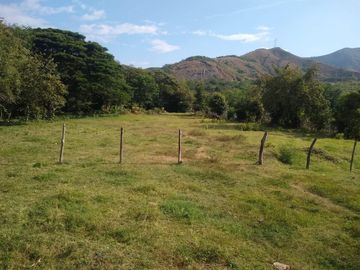 lote en venta en mediacanoa. Cod V14277