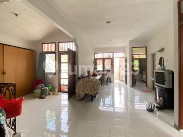 Rumah Terawat Luas 300m² di Komplek Premium Lebak Bulus Dekat ke MRT