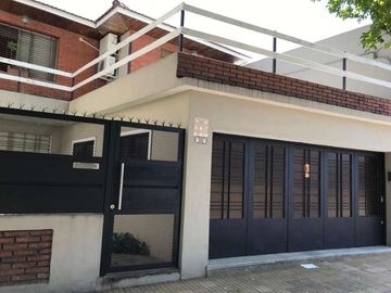 Casa para 2 Familias en venta en Bernal Centro