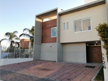CASA EN VENTA CON ROOF GARDEN EN EL REFUGIO EL MARQUES QUERETARO GCA