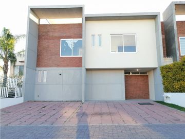 CASA EN VENTA CON ROOF GARDEN EN EL REFUGIO EL MARQUES QUERETARO GCA