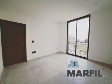 Venta de Casa de 4 Recámaras con Amplio Jardín en Punta Norte, Colima; México