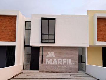 Venta de Casa de 4 Recámaras con Amplio Jardín en Punta Norte, Colima; México