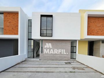 Venta de Casa de 4 Recámaras con Amplio Jardín en Punta Norte, Colima; México