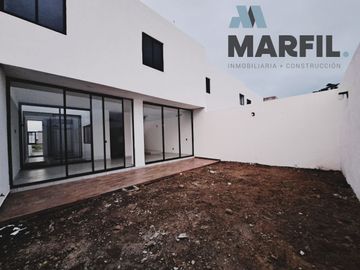 Venta de Casa de 4 Recámaras con Amplio Jardín en Punta Norte, Colima; México
