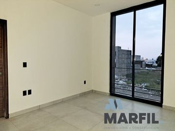 Venta de Casa de 4 Recámaras con Amplio Jardín en Punta Norte, Colima; México