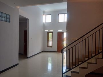 Rumah 2 lantai dalam komplek permata depok regency