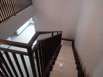 Rumah 2 lantai dalam komplek permata depok regency