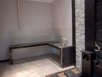 Rumah 2 lantai dalam komplek permata depok regency