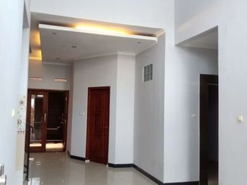 Rumah 2 lantai dalam komplek permata depok regency
