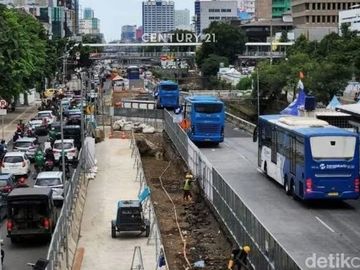Tanah Dan Bangunan Tua Di Area Perdagangan Strategis Gajah Mada