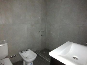 Departamento 3 ambientes a estrenar, con balcón al frente en venta, en Wilde
