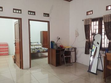 Di Sewakan Rumah Cocok Untuk Kantor Strategis 5 Kamar di Arcamanik Bandung