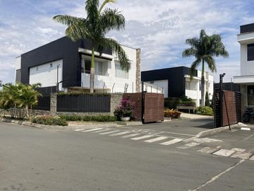 casa en venta en parcelaciones pance. Cod V107811