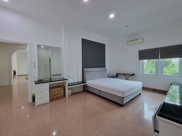 Villa Jumbo Komplek Taman Polonia 5