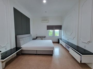 Villa Jumbo Komplek Taman Polonia 5