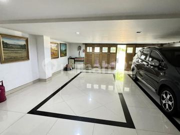 Dijual Rumah Pik Lt 240 m2  ( 8x30 ) Lb -/+ 600 m2 3,5 lantai, Dekat Akses Tol