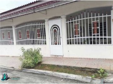 VENDO CASA EN ARRAIJAN BRISAS DEL GOLF 3R