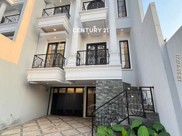 Dijual Rumah Brandnew Di Dalam Townhouse Di Lokasi Strategis