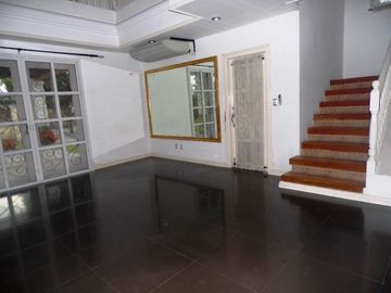 500sq.m. Area with 5 Bedrooms House and Lot for Sale in Hens